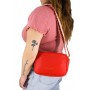 Bolso de hombro en contraste