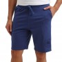 Llenando pantalones cortos de algodón