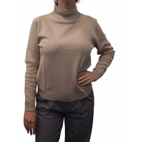 Pull femme col cheminé uni Pull col cheminé beige pose