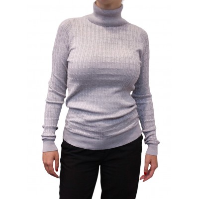 Mulher de gola alta da camisola feminina
