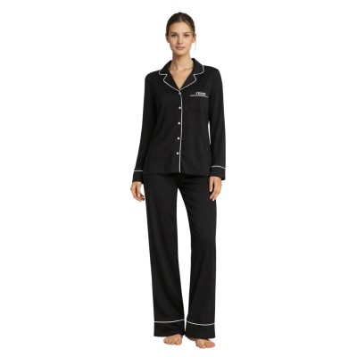 Mujer pijamas con estilo