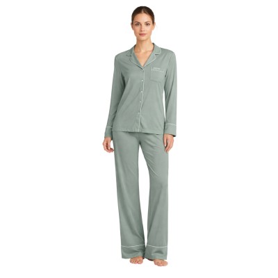 Mulher de pijama elegante