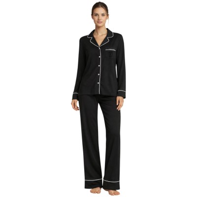 Elegante Pyjamas Vereinigte Frau