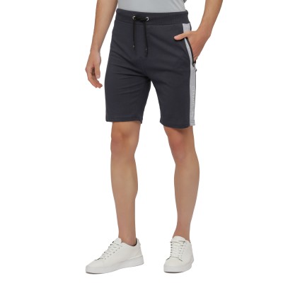 Bermuda Shorts vereint